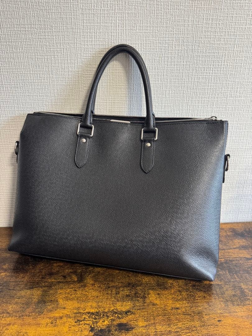 黒のビジネスバッグ 合成皮革製　ヴィトン