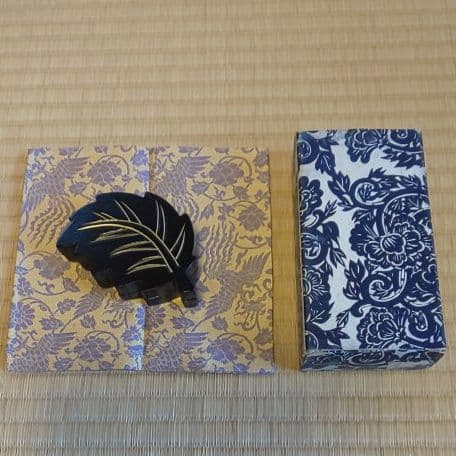 A 80     茶道       風炉用   柏 香合  ( 新品未使用品 )