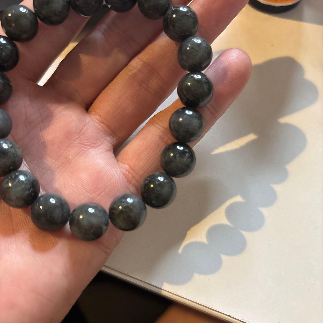 不思議な魅力！ラブラドライトたんのブレスレット！