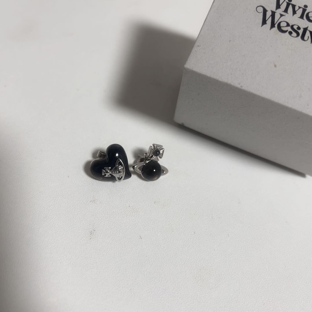 ヴィヴィアンピアス THOMASINA 黒