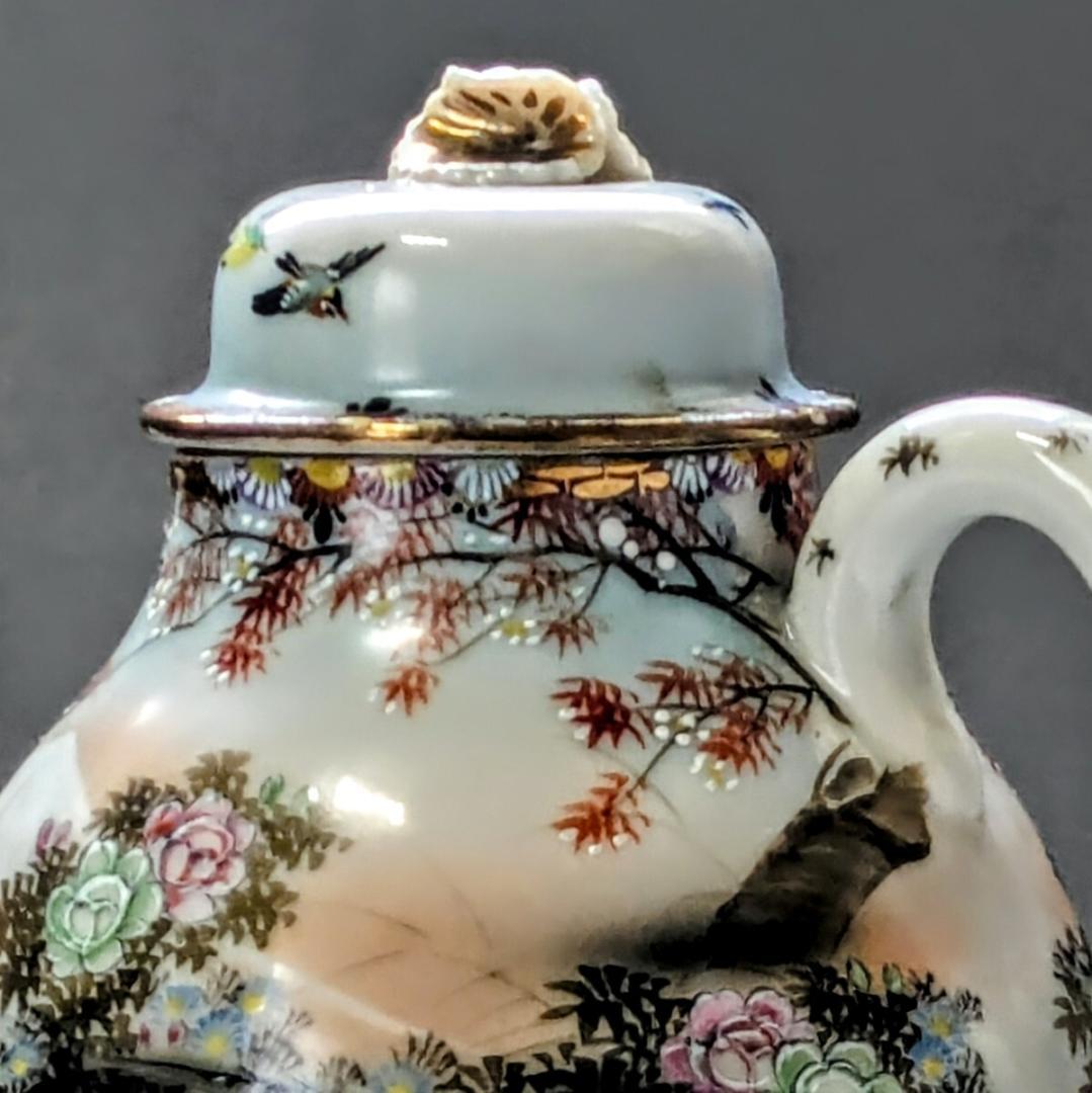 オールドニッポン ポット　花鳥図　白釉盛上　花摘み・フラワーハンドル　超細密画