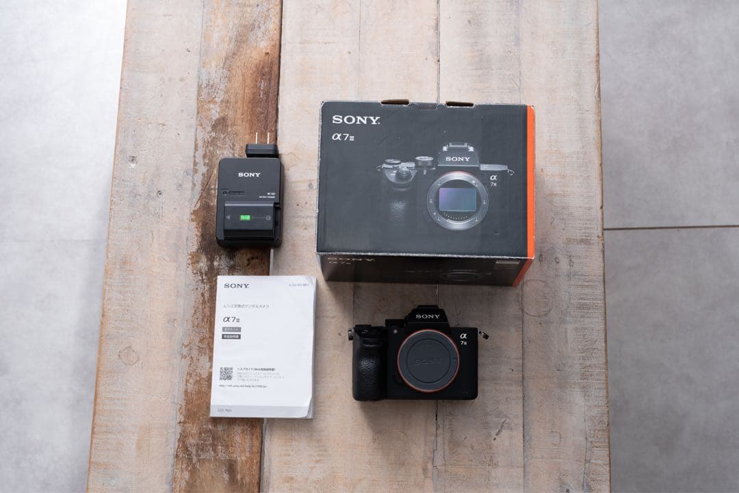 パ*コ様 SONY α7 III 本体 + バッテリー + 取扱説明書 + 箱