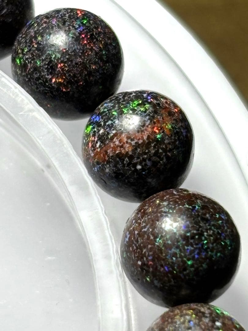 ハイグレード！！ブラックマトリックスオパールブレス約8.6㎜（新品）虹色遊色