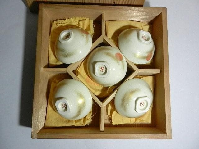 平安萬珠堂製酒盃五客　作品名「朝日　瑞？」