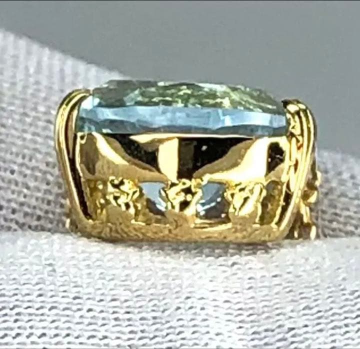 宝石ルース 『限定品！ネコちゃんネックレス！』天然ブルートパーズ　チェーン付