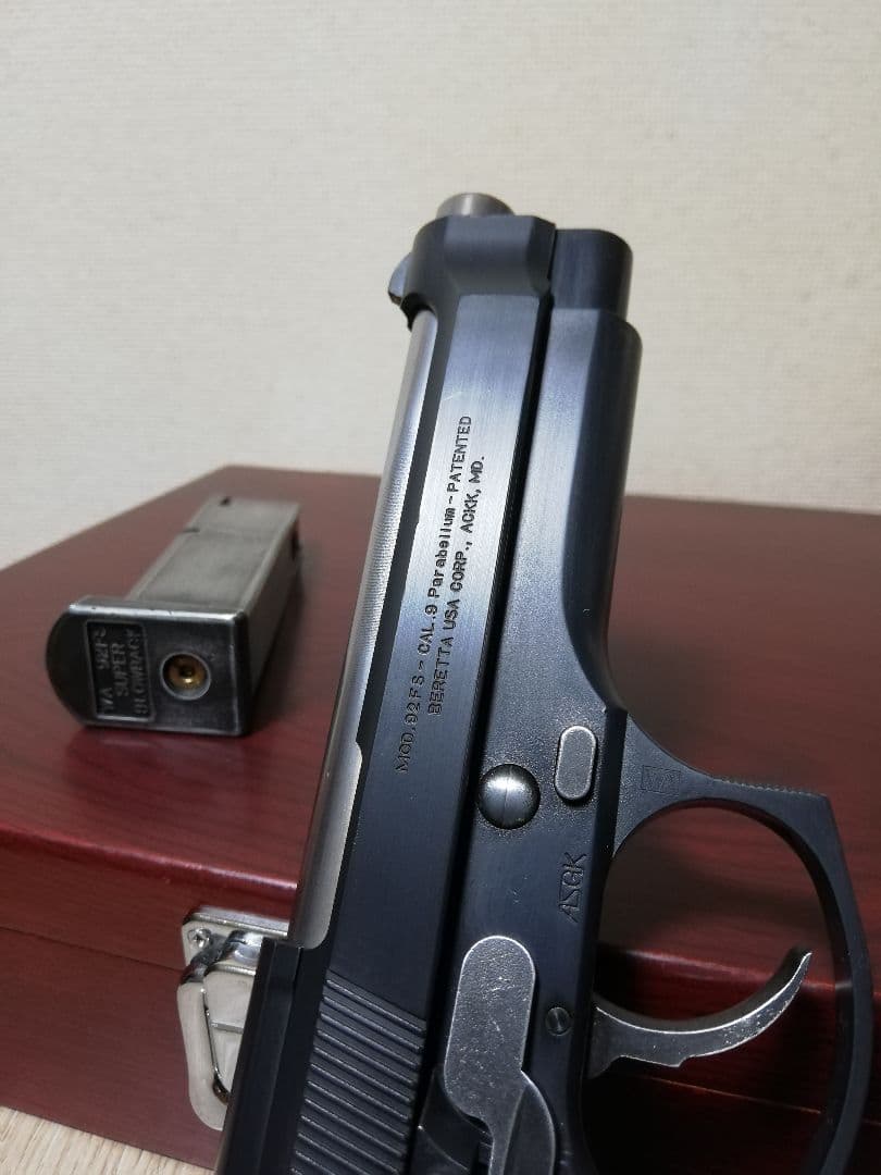 ⭐WAウエスタンアームズ ベレッタ92FS ガスブロ⭐木製グリップ&ケース付