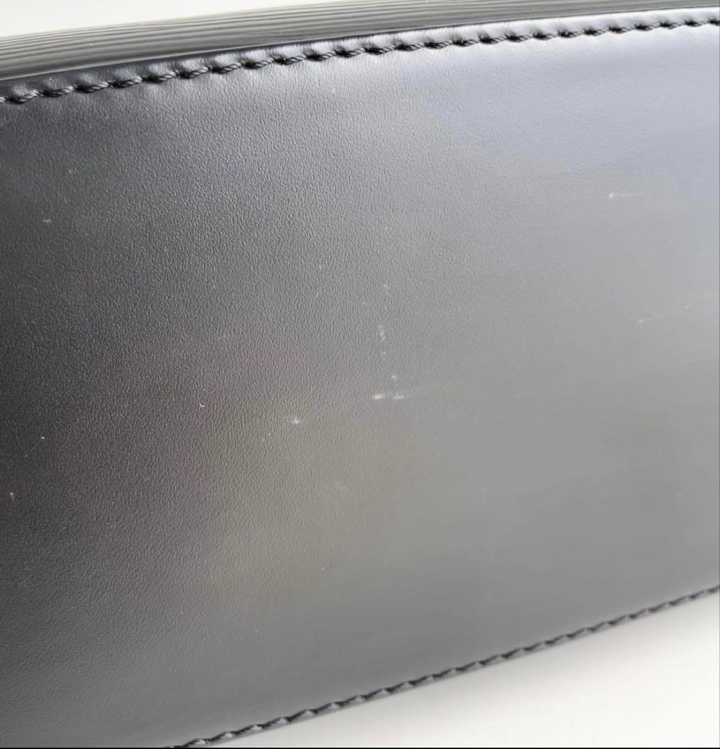 Louis Vuitton エピレザー ブラック ハンドバッグ