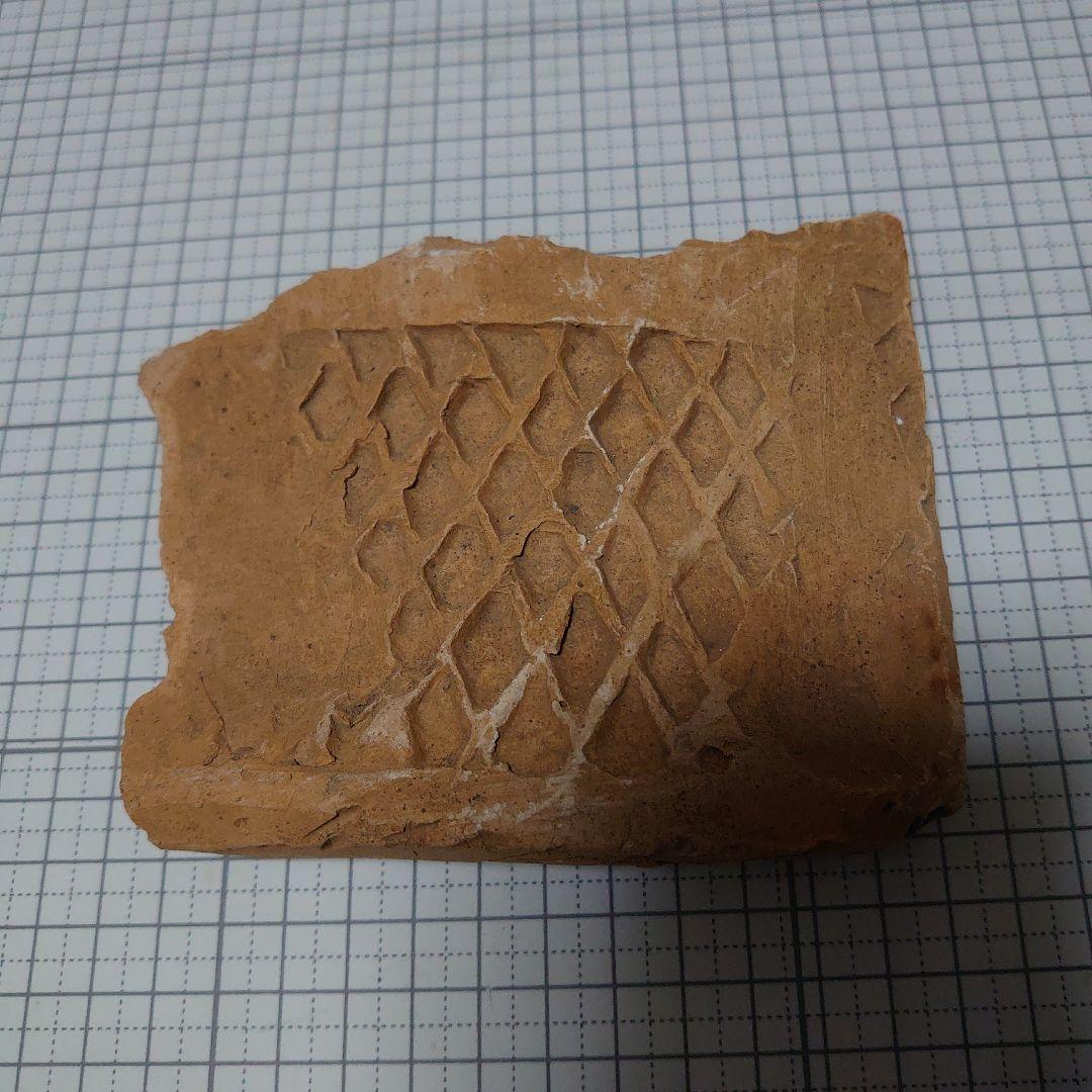 もしかすると貴重な、古い瓦の破片