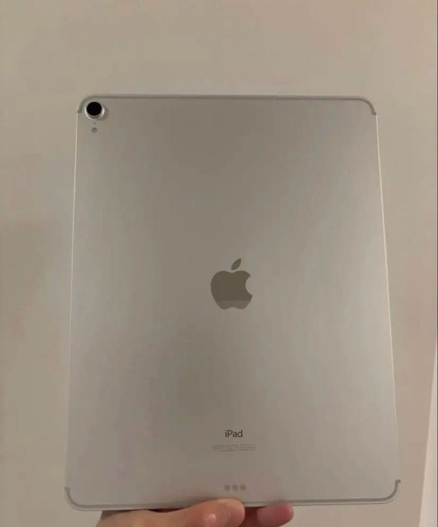 Apple iPad pro 12.9 第三世代　シルバーとキーボードをセット