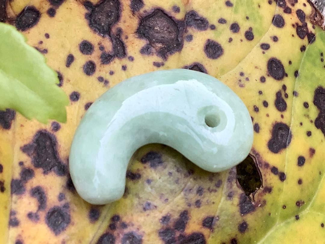 お試し安価卸し‼️業者様もご遠慮なく　糸魚川翡翠勾玉本物ジェダイト　機械鑑定書取得