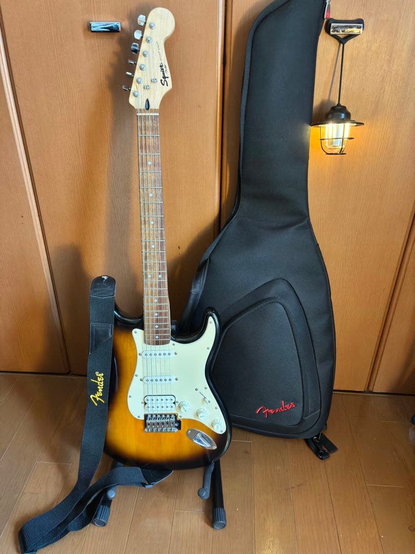 Squier Stratocaster サンバースト ギター