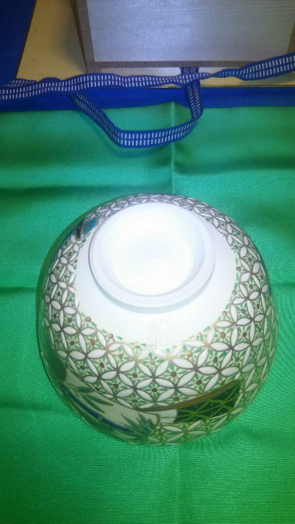 茶碗、色絵四季草花、橋本永豊作。