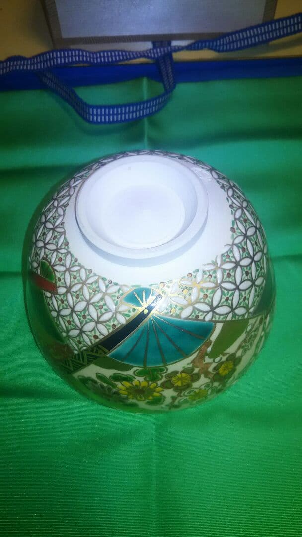 茶碗、色絵四季草花、橋本永豊作。