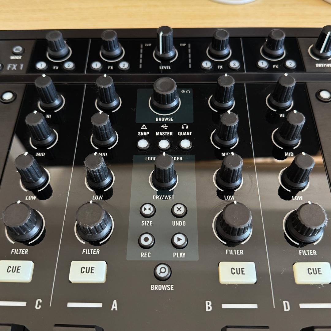 DJ機材 Native Instruments Traktor Kontrol S4 DJ