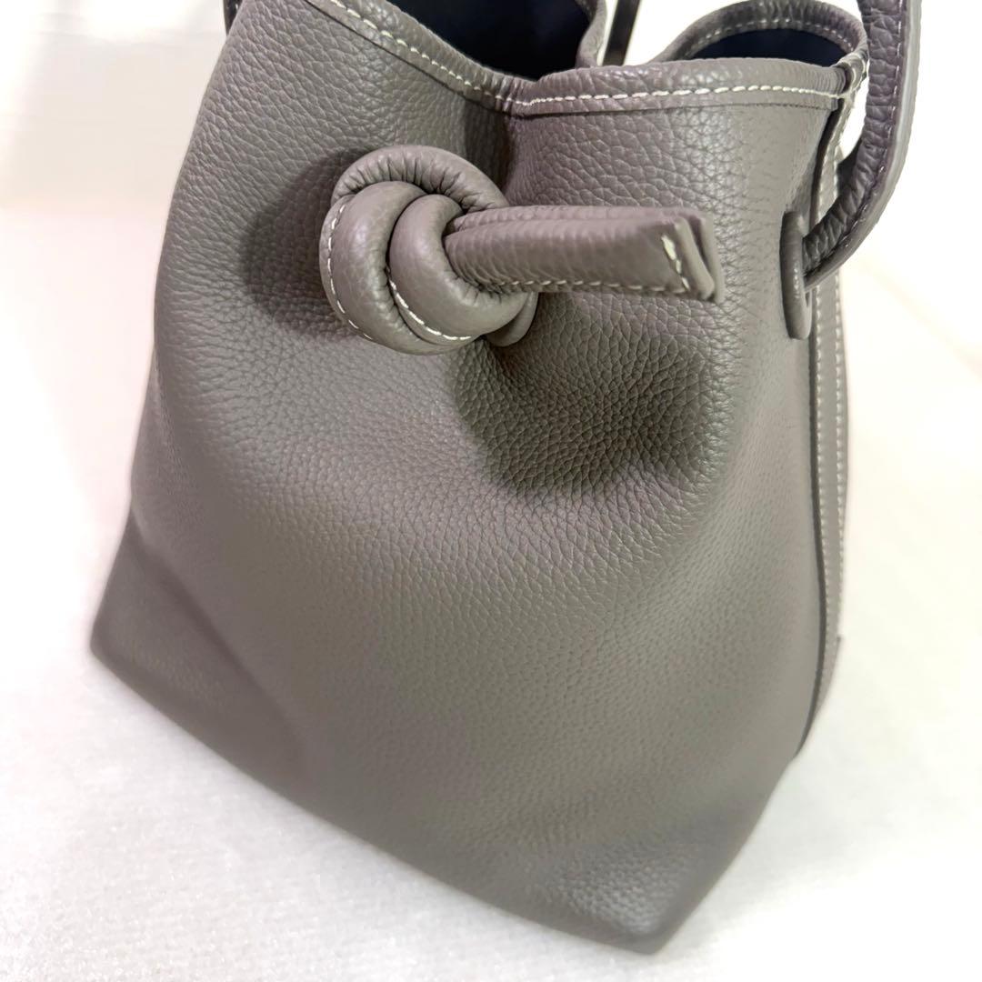 美品　ヴァジック ショルダーバッグ　ボンド グレー　レザー　ハンドバッグ