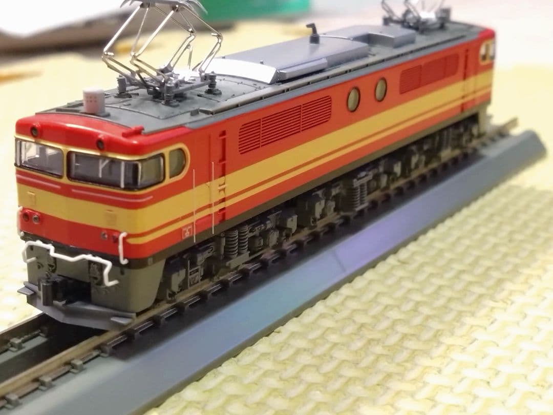 Nゲージ 電気機関車 赤/黄色
