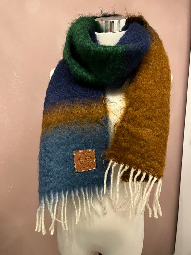 ロズ　LOEWE マフラー