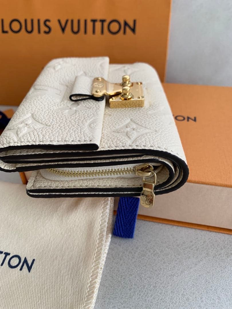 新品未使用ルイヴィトン アンプラント メティス コンパクト クレーム　一粒万倍日