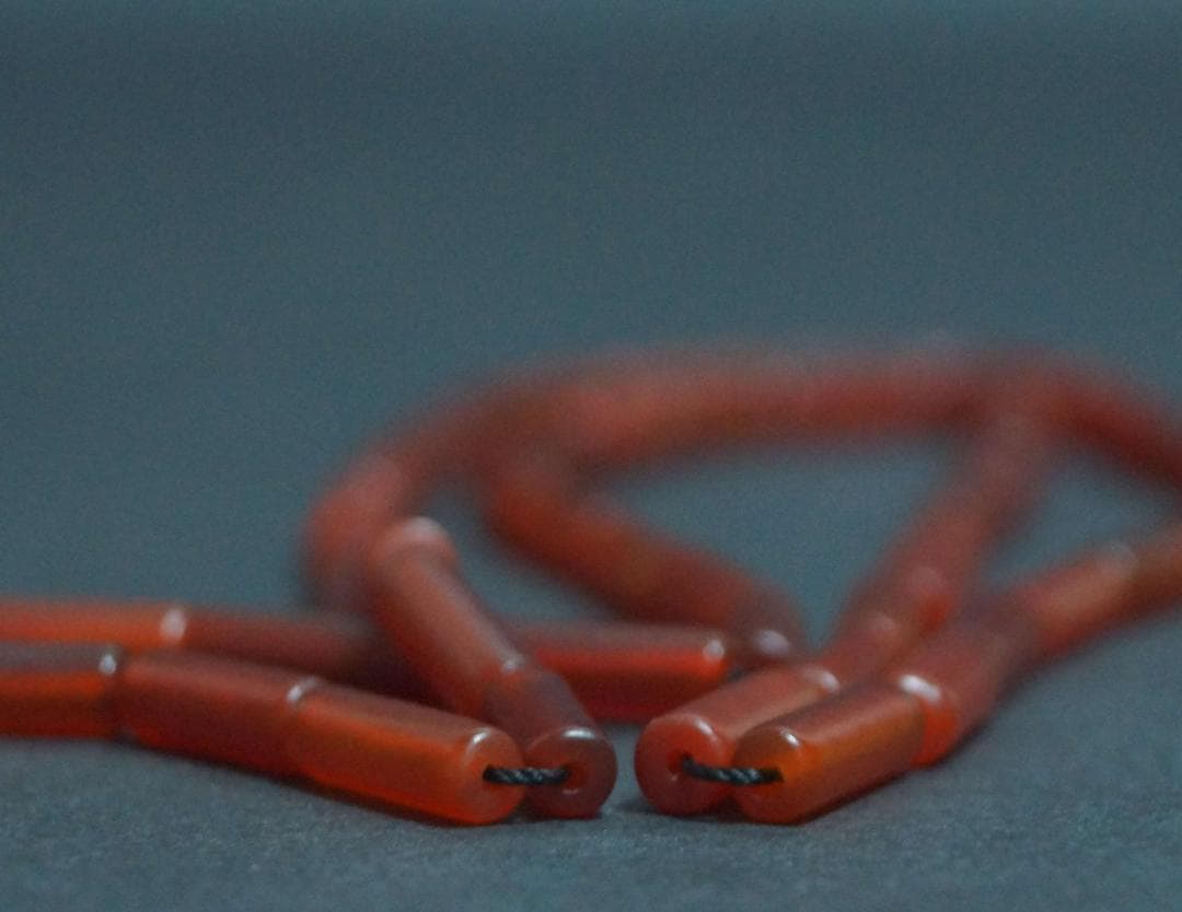 オールドDziビーズアンティーク カーネリアン管玉(50個) マーラーネックレス