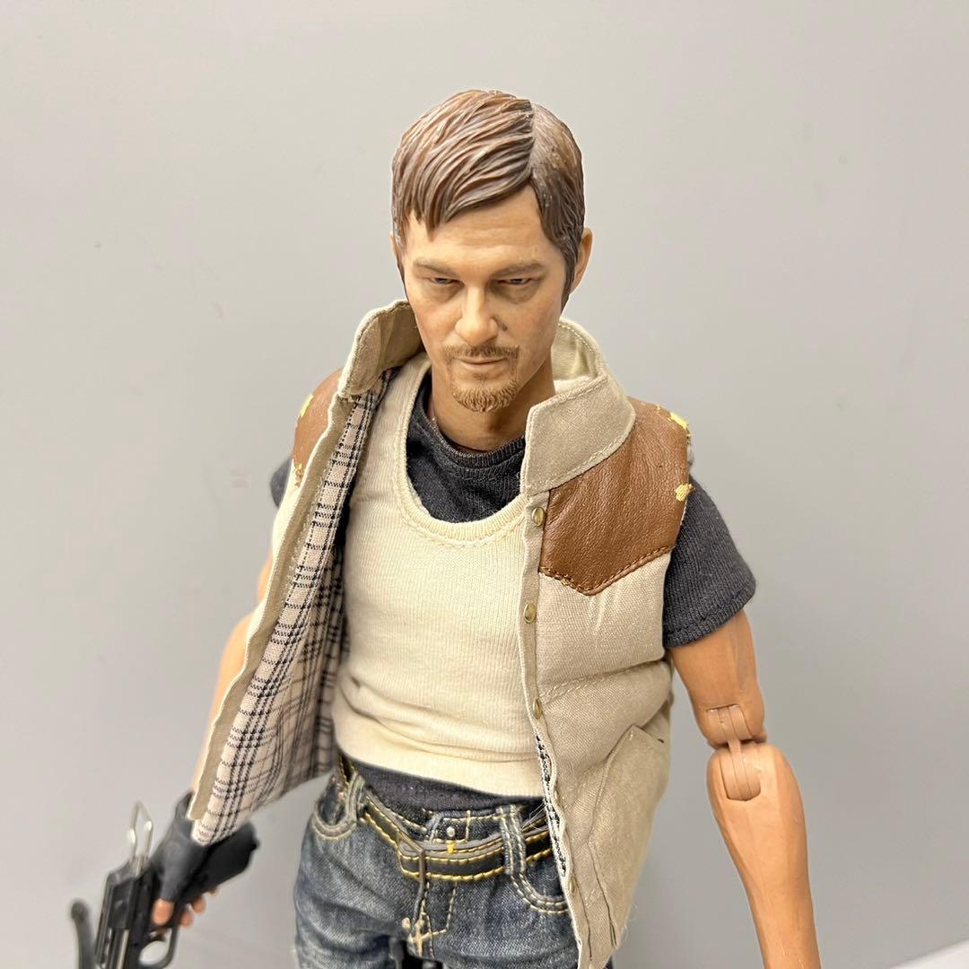 ウォーキングデッド　1/6 フィギュア ダリル