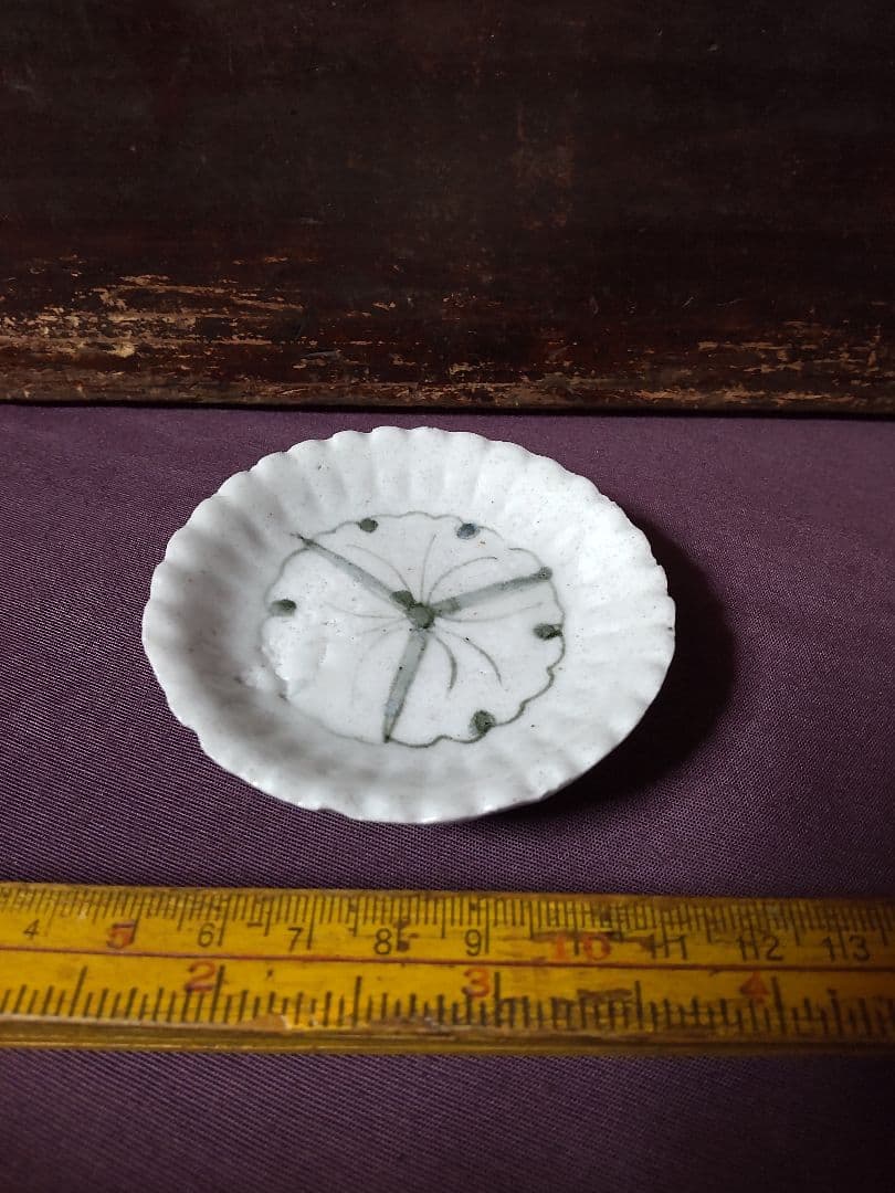 初期伊万里　菊花弁 銀杏紋　平盃