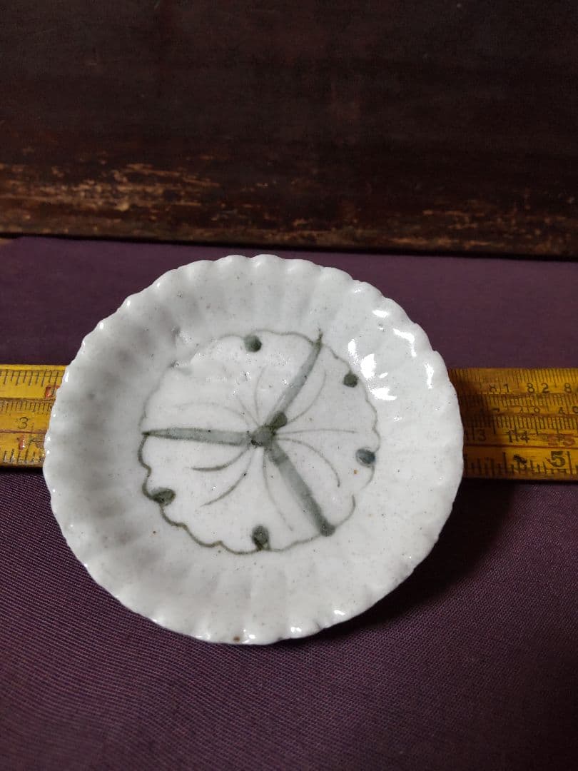 初期伊万里　菊花弁 銀杏紋　平盃