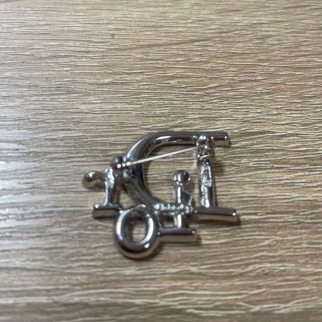 さ*し様 ⭐︎Dior ⭐︎シルバークリスタルロゴブローチ