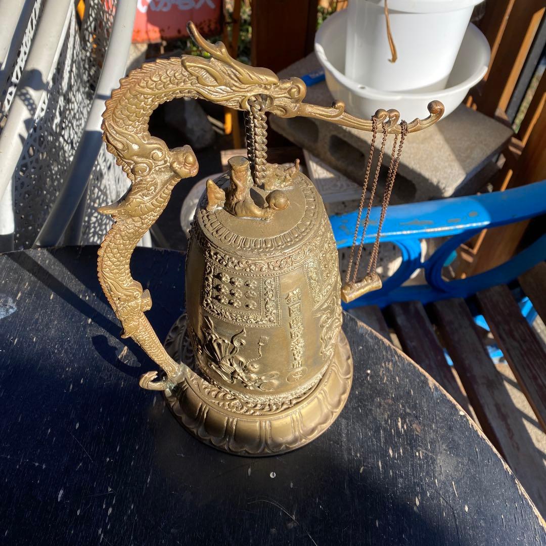 【A51203】釣鐘　梵鐘　龍　仏具　置物　金属　工芸　重さ2.4kg
