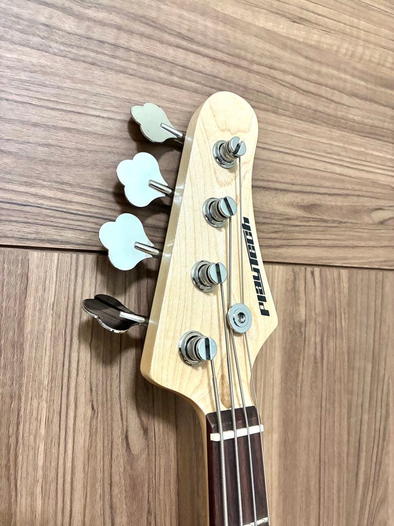 PLAYTECH JB420 Rose White（エレキベース）