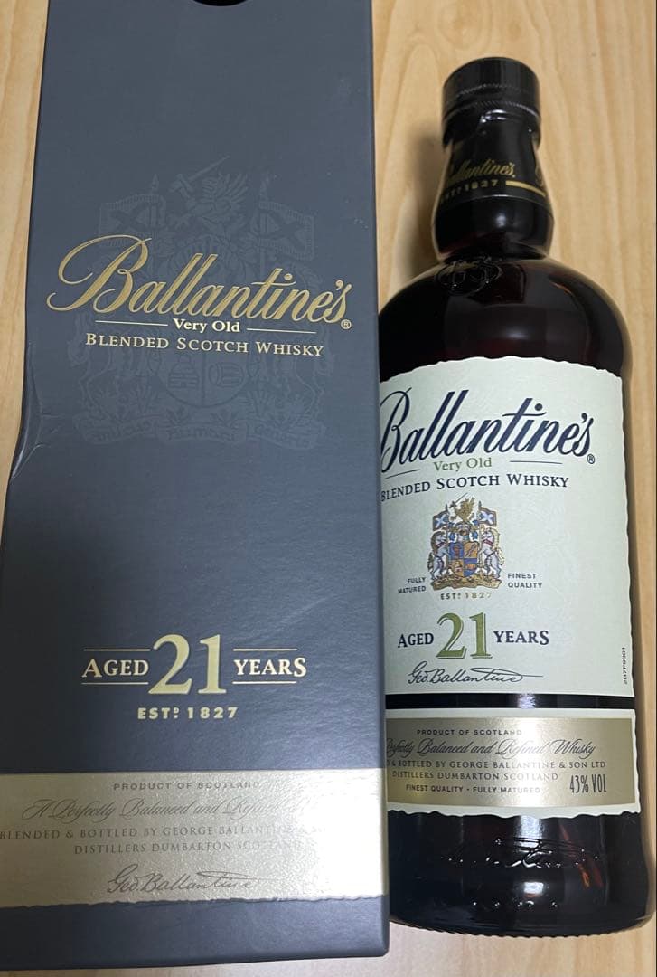 ニッカ余市シングルモルトウィスキー25年及びバランタイン21年の2本です