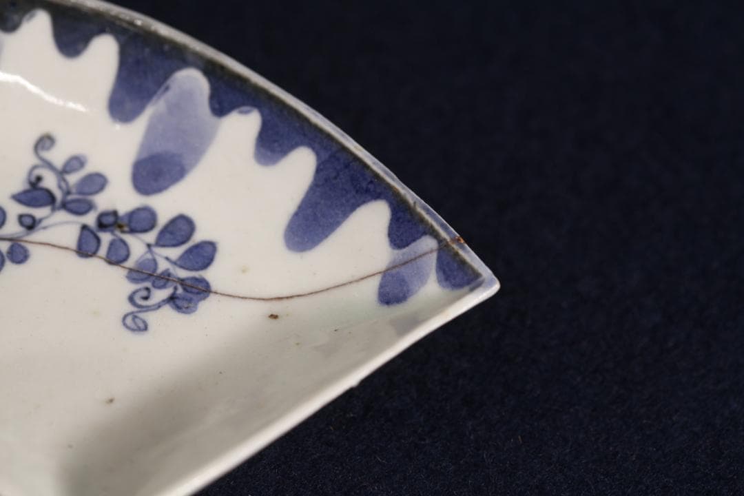 304　藍九谷染付扇面型藤鷺図中皿　江戸前期