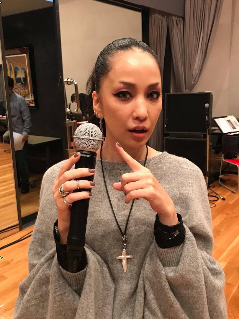 中島美嘉 ツアーで実際に使用した ダイヤモンドマイクロフォン スワロジルコニア