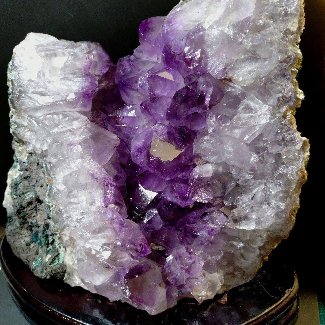 【割引大特価】☆高透明☆ブラジル産アメジストクラスター　約5.5Kg　台座付き！