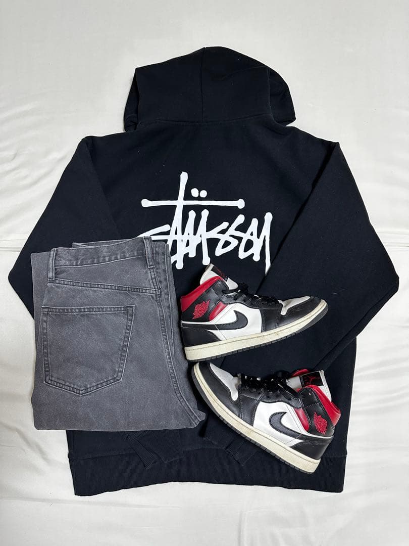 Stüssy 黒 フード付きパーカー