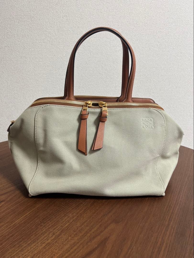 早い者勝SALE♡LOEWE♡美品ジッパーバッグ