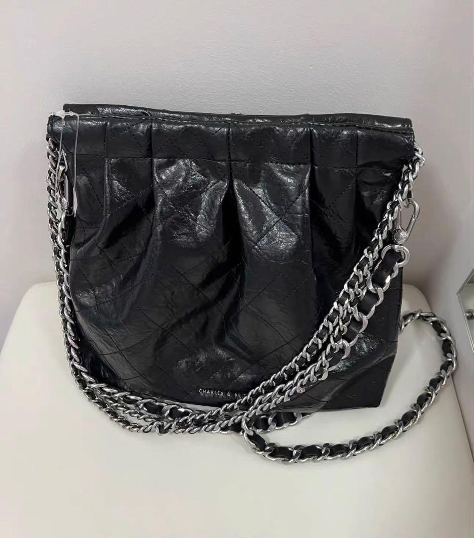 CHARLES & KEITH ブラックショルダーバッグ