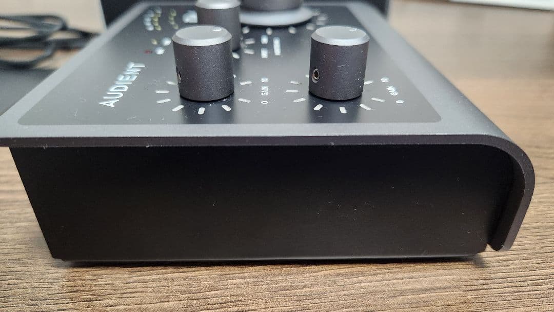 AUDIENT iD4 MKIIオーディオインターフェイス