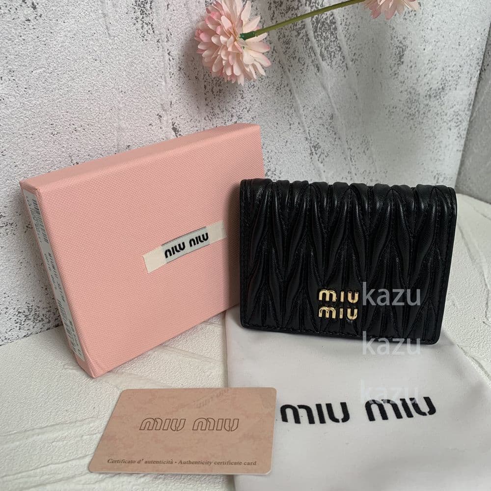 ミュウミュウ マテラッセ 二つ折り財布 ブラック