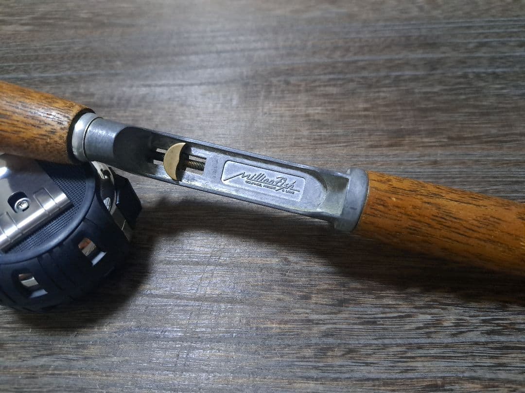 VAGABOND　MillionFish　CASTING GRIP