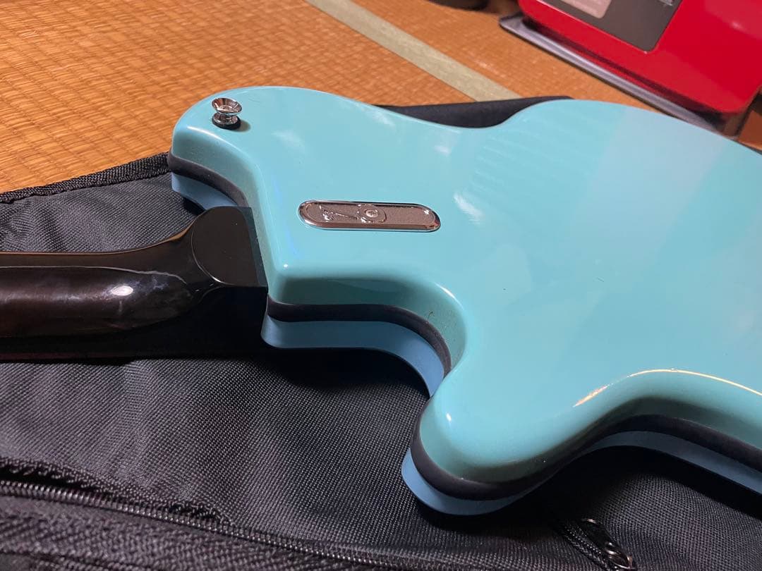 Italia Guitars Mondial ビザール風