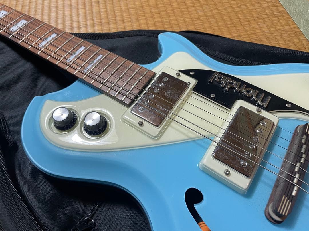 Italia Guitars Mondial ビザール風