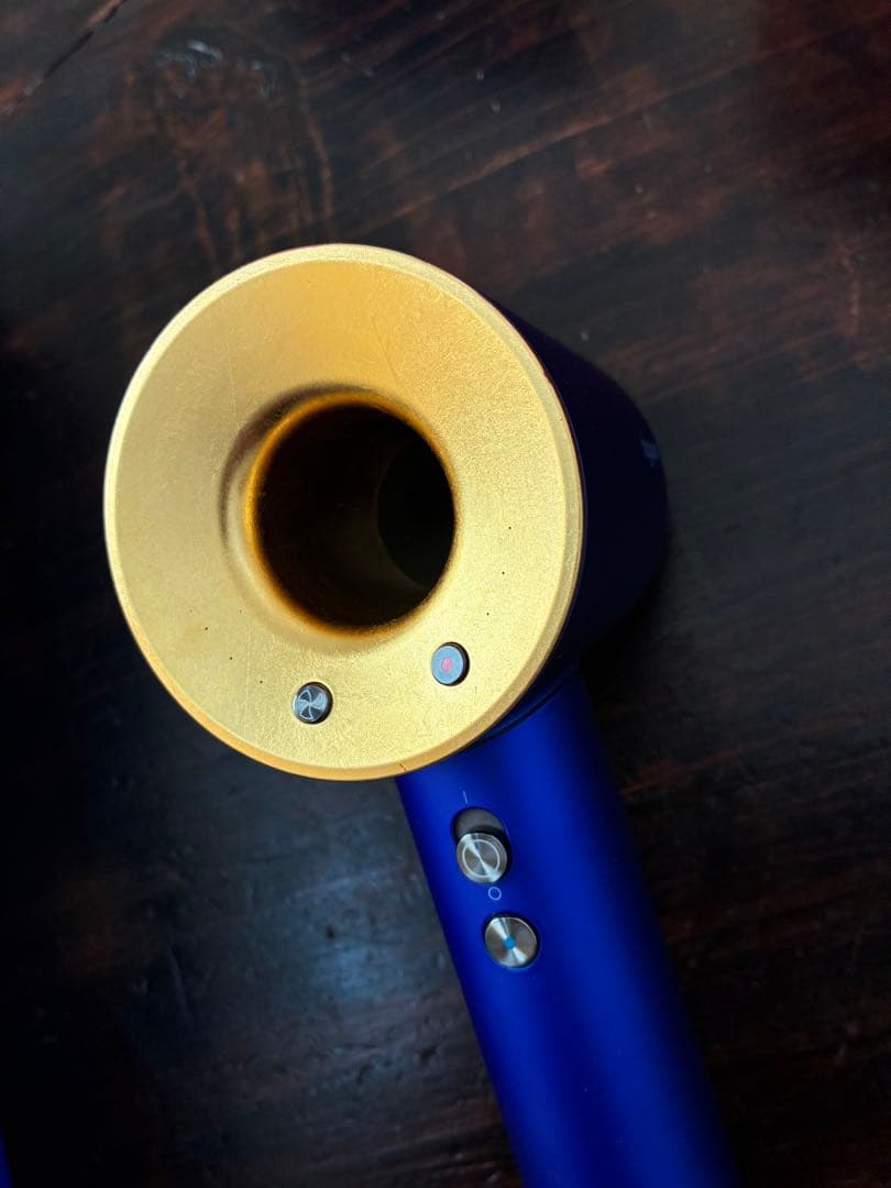 Dyson ヘアドライヤー 付属品未使用　収納ケース付き　金箔