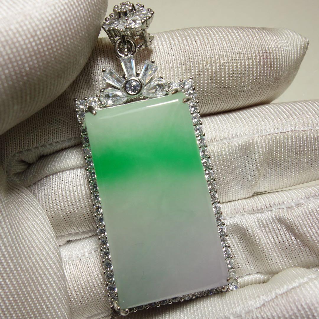 翡翠　ペンダント　天然石　時代物風C1A046