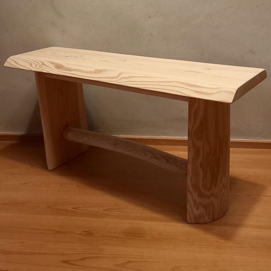 一点物　国産杉スツール、ベンチ　無垢一枚板&丸太半割りログ脚、湾曲枝部材使用