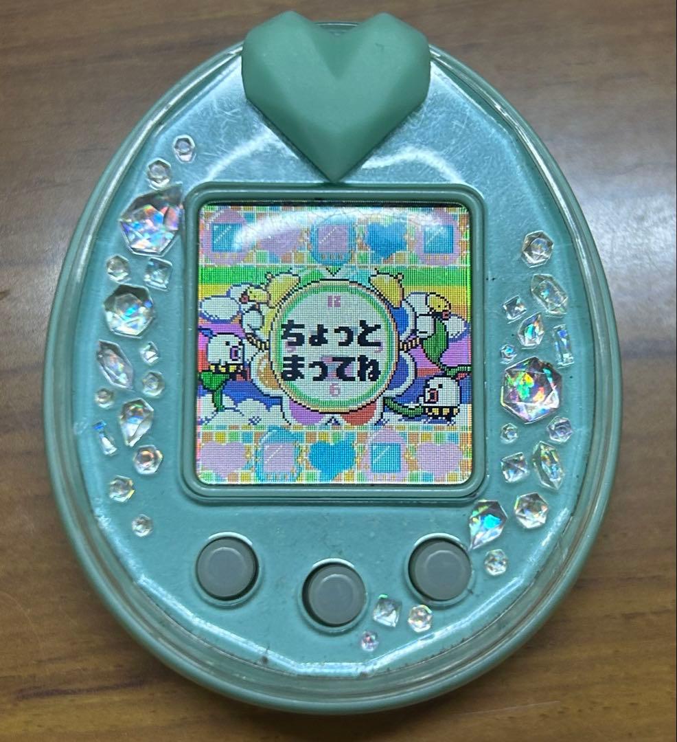 【1/3発送】たまごっちピース本体 新品電池2本,説明書,箱,たまデコピアス付き