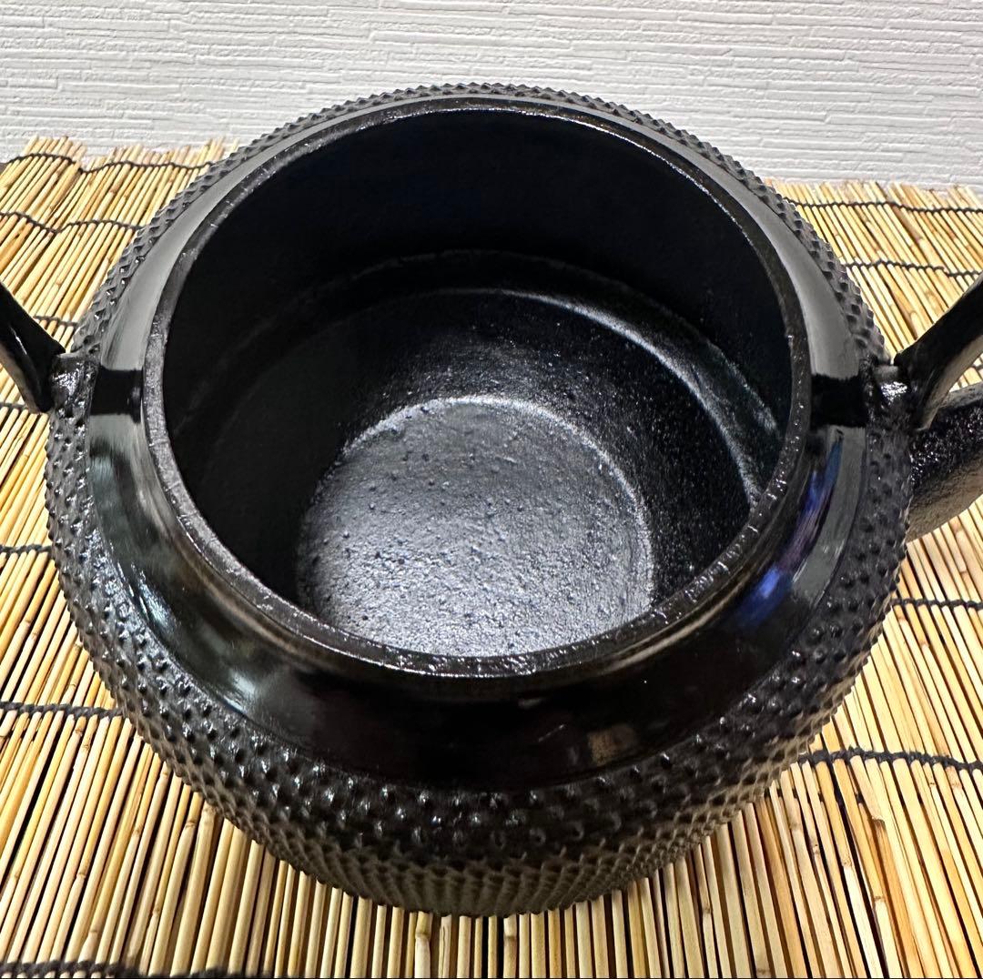 未使用品　成龍堂鋳造所 伝統工芸士 及川　齋（齋峰)造　１８型アラレ　南部鉄瓶