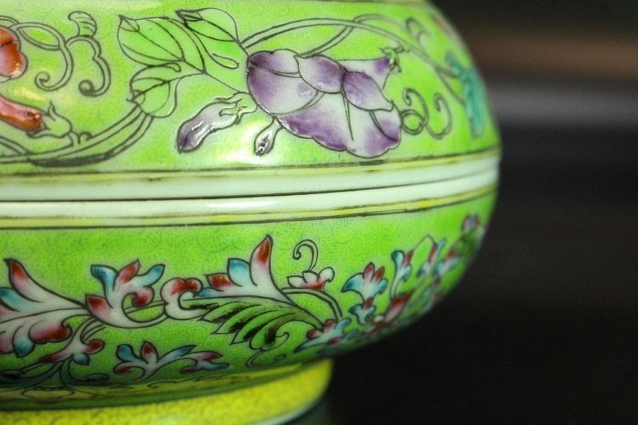 中国美術 粉彩 細密 花鳥紋 蓋物 乾隆年製 金彩 書(K-A384)