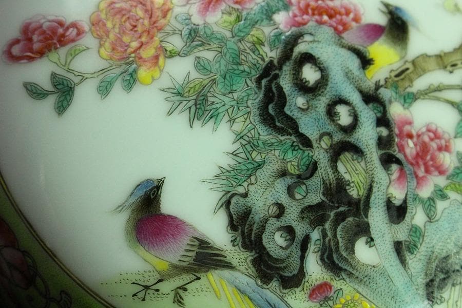 中国美術 粉彩 細密 花鳥紋 蓋物 乾隆年製 金彩 書(K-A384)