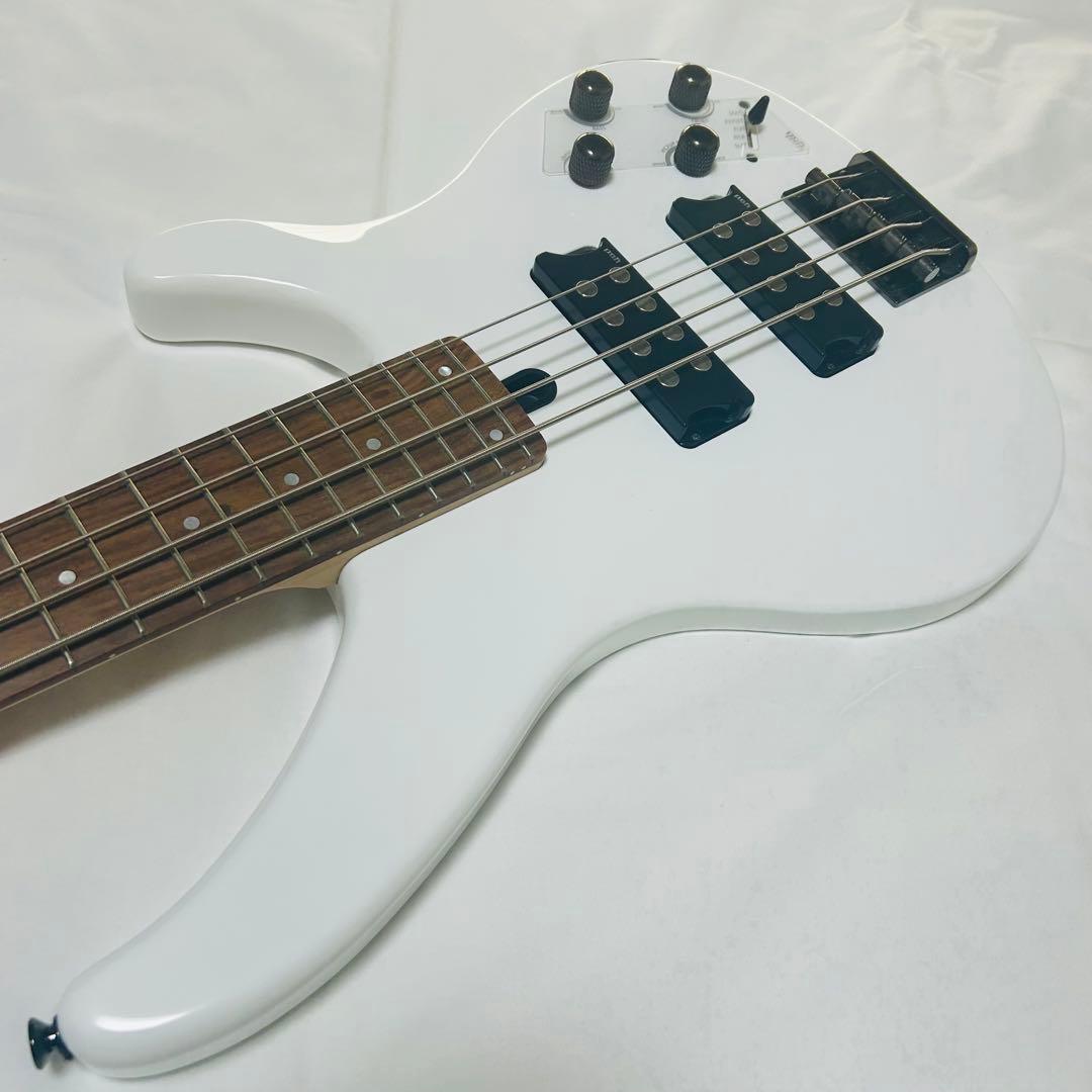 YAMAHA ヤマハTREX304 エレキベース　白　ホワイト　希少