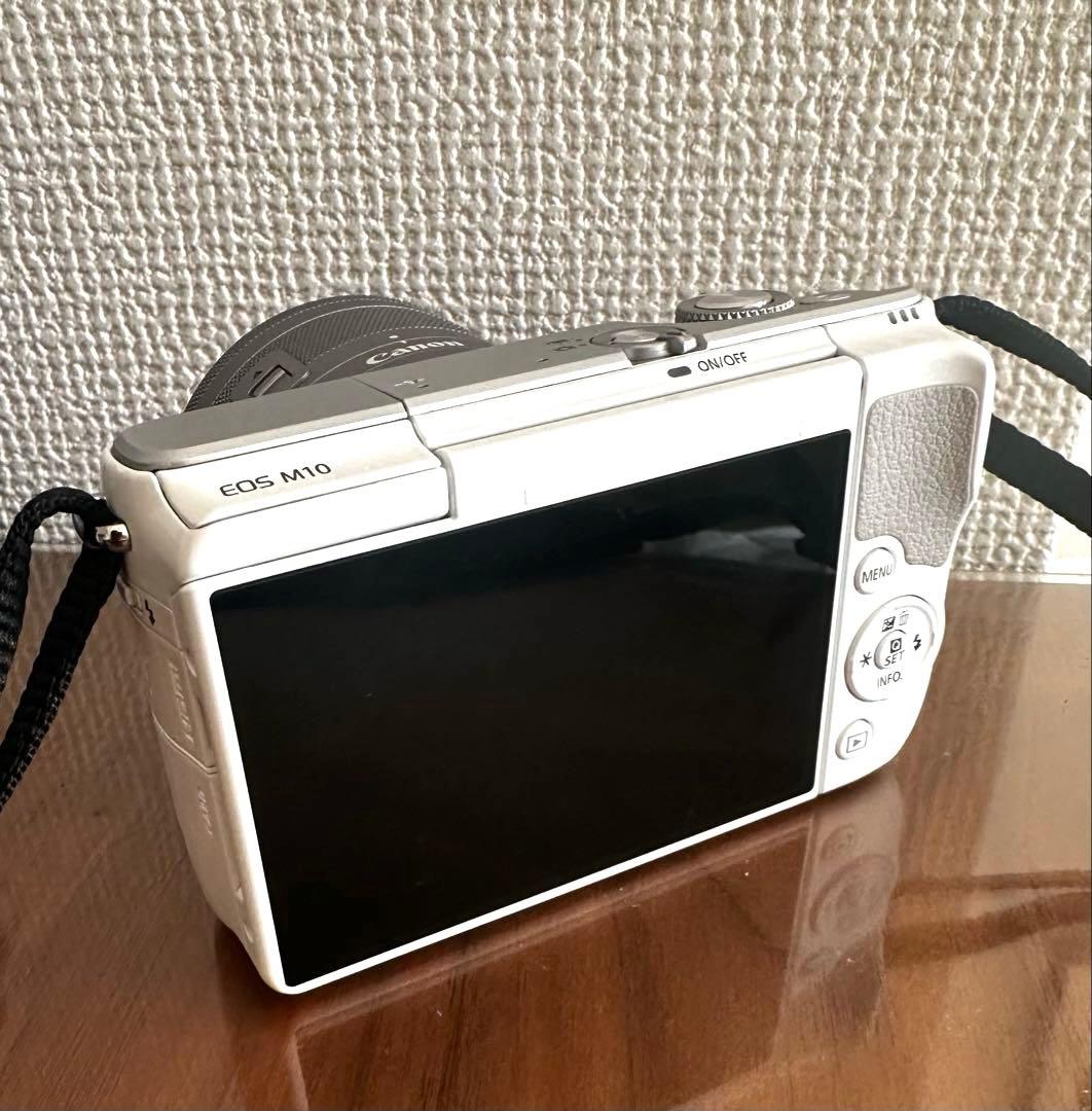 【小倉】★美品★Canon EOS M10 ダブルズームレンズキット
